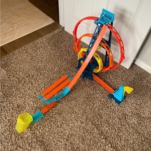 Hot Wheels Triple Loop Track Builder